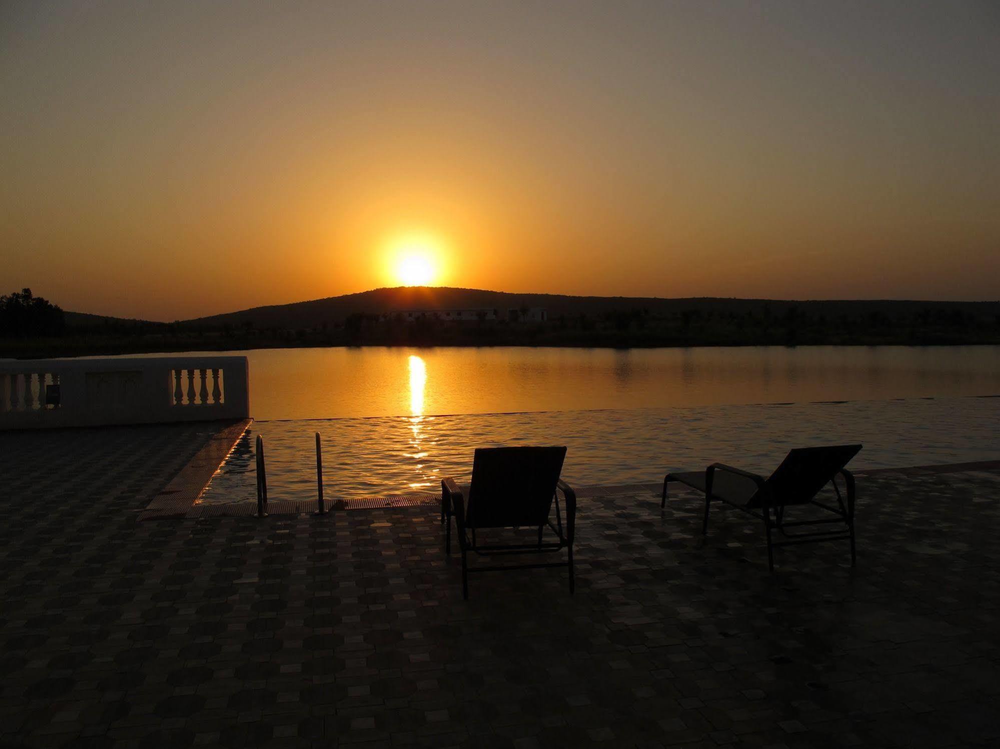 Juesta Lake Nahargarh Palace, Chittorgarh Pārsoli Exteriér fotografie
