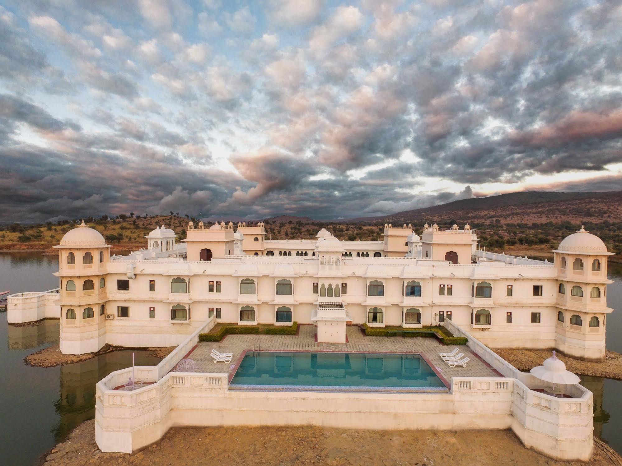 Juesta Lake Nahargarh Palace, Chittorgarh Pārsoli Exteriér fotografie